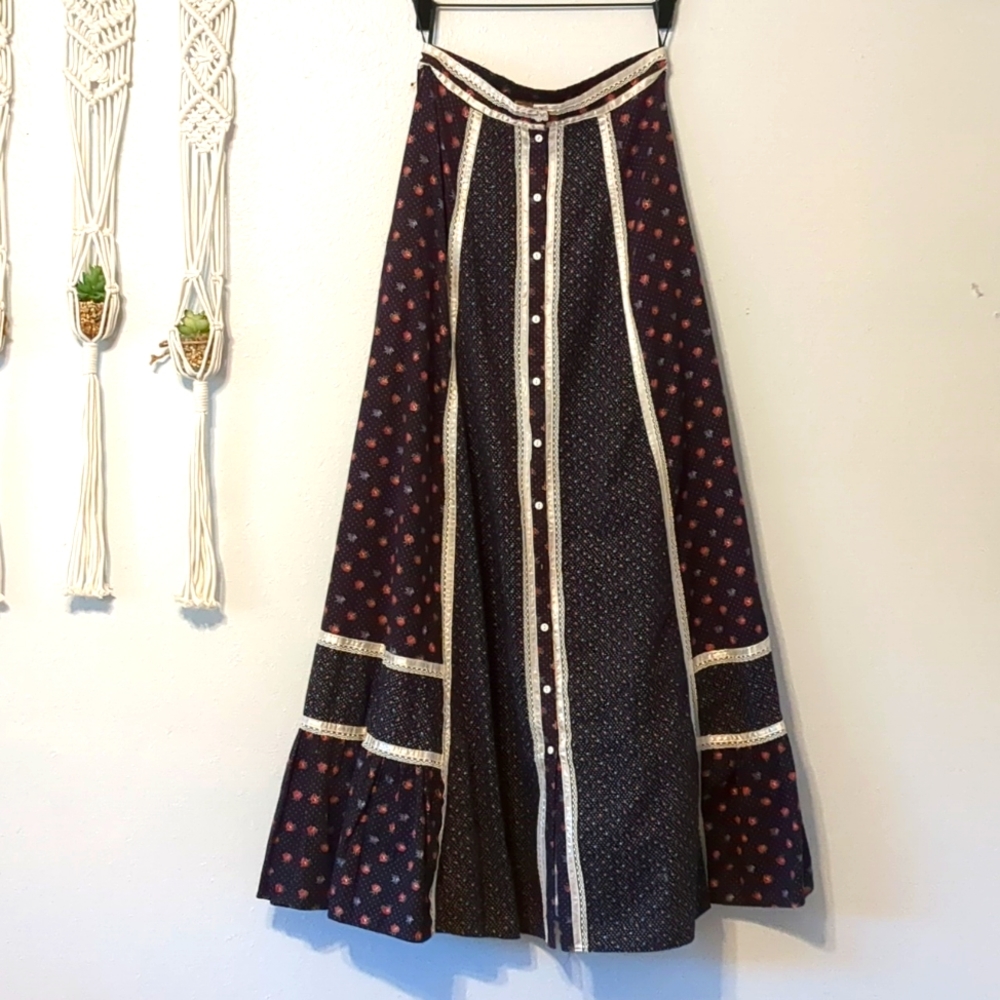 Jessica McClintock Black Maxi Skirt with Red Floral Print and Cream Trim